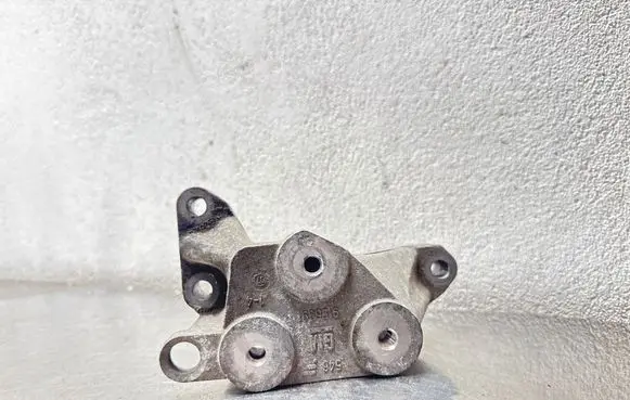 Opel Vectra C Gearbox mounting bracket 9156991
