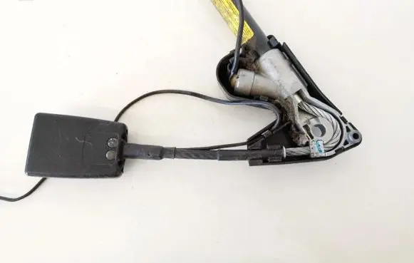 Ford Mondeo MK II Front seatbelt buckle 1s71f61209b 1s71-f61209-b