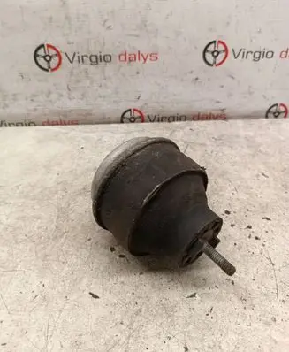 Volkswagen PASSAT B5 Engine mount bracket 8D0199379S