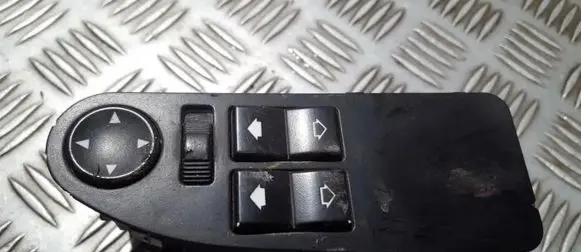 BMW 5 E39 Electric window control switch 8368967