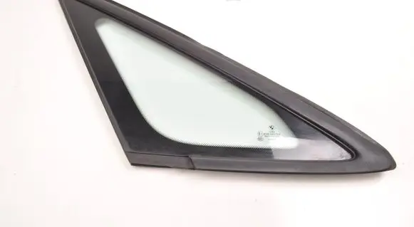 BMW 2 F46 Front door vent window glass four-door 2579126