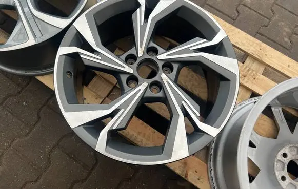 Audi A3 8Y R18 alloy rim 8Y0601025H