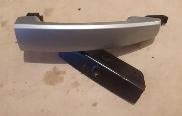 Opel Astra J Loading door exterior handle/bracket 13500026