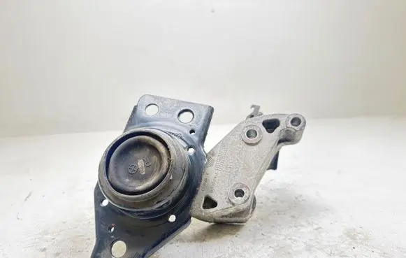 Engine mount bracket