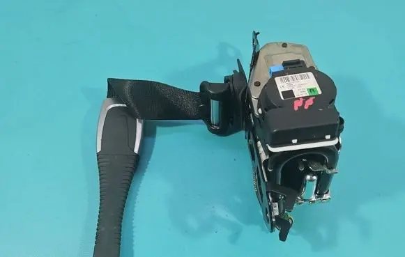Mercedes-Benz S W222 Front seatbelt 636147600 IMPRK1562171