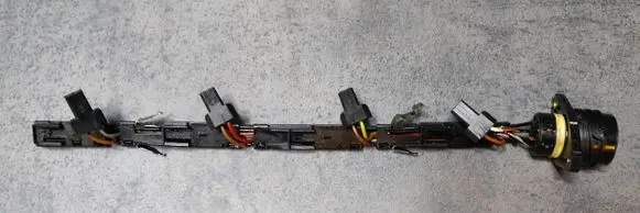 Seat Alhambra (Mk1) Fuel injector wires 038971803
