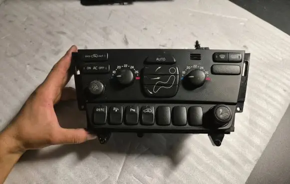 Volvo V70 Climate control unit 30746022 05W45E04 M4453400025