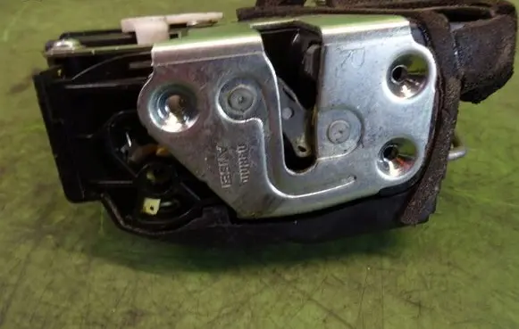 Mazda 5 Front door lock