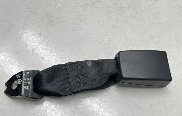 Nissan Note (E12) Rear seatbelt buckle