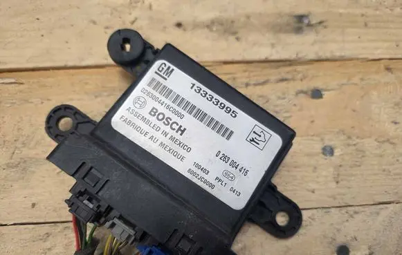 Opel Insignia A Parking PDC control unit/module 13333995