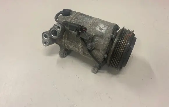 BMW X1 F48 F49 Air conditioning (A/C) compressor (pump) CEHHX3746