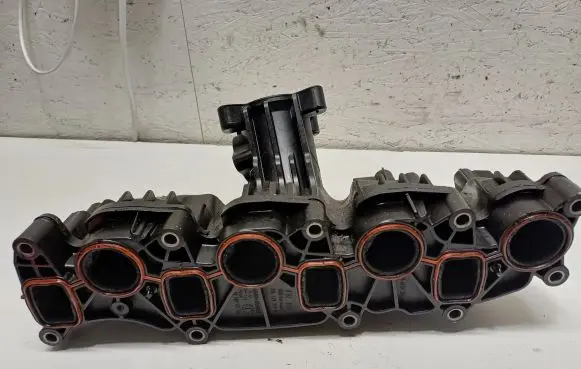 Volkswagen Transporter - Caravelle T5 Intake manifold 03L129711P