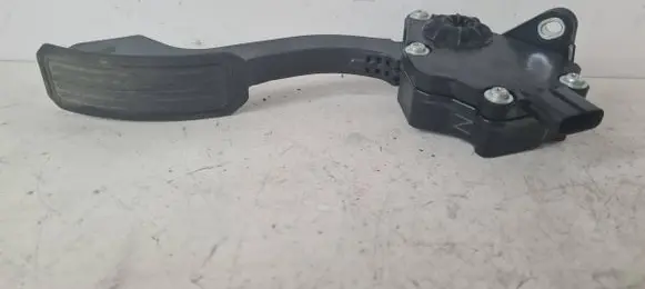 Toyota Prius (XW30) Accelerator throttle pedal 7811012010 1988007310 M13E00148