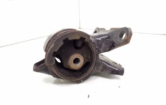 Mazda 6 Engine mount bracket
