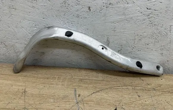 Audi A8 S8 D4 4H Fender mounting bracket 4H0821260C