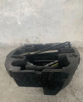 Volkswagen Jetta VI Tool box 