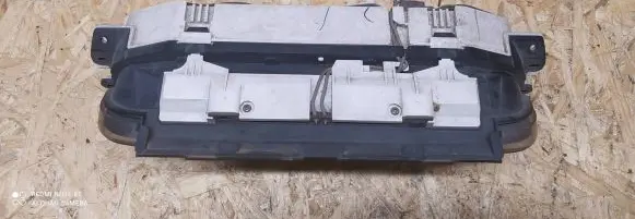 Honda Civic Speedometer (instrument cluster) Hr09256
