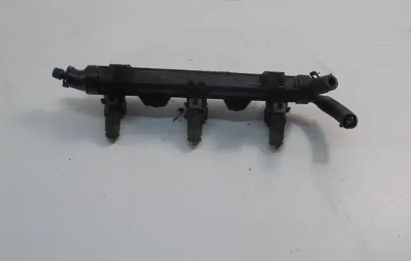 Volkswagen Polo Fuel injector 03E133320