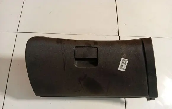 Glove box