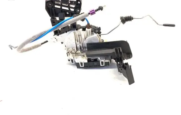 Mercedes-Benz A W176 Front door lock A1667200135