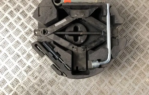 Subaru Outback Tool set 