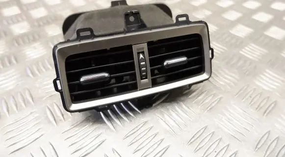 Rear air vent grill