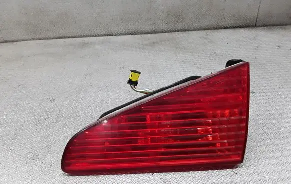 Peugeot 607 Tailgate rear/tail lights