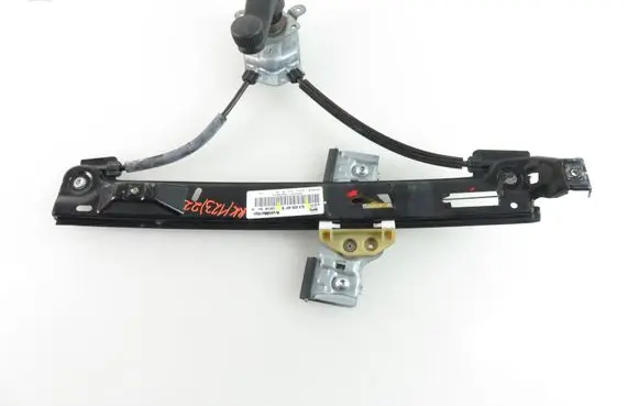 Rear door manual window regulator