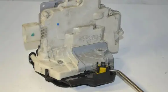 Audi A6 S6 C6 4F Rear door lock 4F0839015