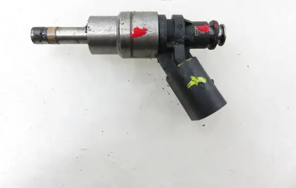 Volkswagen PASSAT B6 Fuel injector 06F906036 0261500014