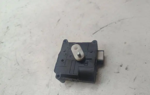 Toyota Corolla Verso AR10 Air flap motor/actuator 1138002051 6G28