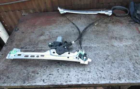 Renault Talisman Front door window regulator with motor