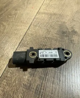 Mercedes-Benz E W211 Airbag deployment crash/impact sensor 0028201326 303181015