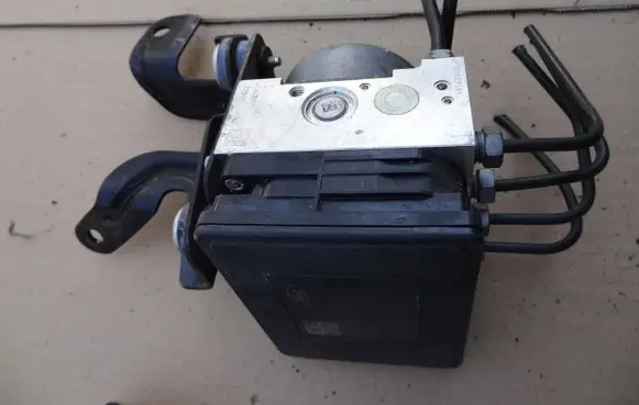 Ford Escort ABS Pump JY16-2C219-AA