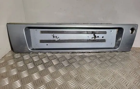 Trunk door license plate light bar