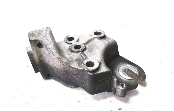 Engine mounting bracket