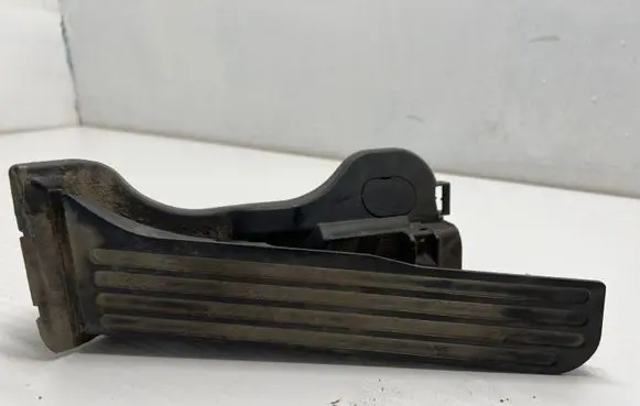 Volkswagen PASSAT B6 Accelerator throttle pedal 1K1721503L 6PV00860000