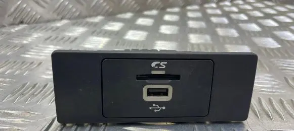 Ford Mondeo MK V USB socket connector GC3T14F014AB 26815926736