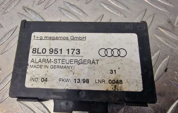 Audi A8 S8 D2 4D Alarm control unit/module 8L0951173