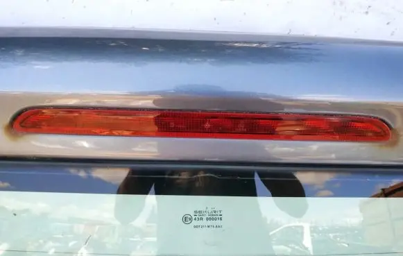 Peugeot Partner Third/center stoplight