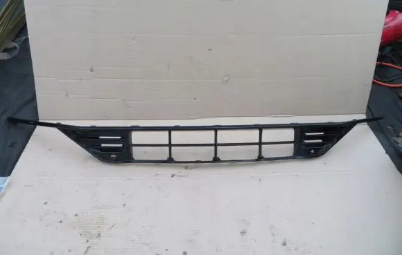 Volvo V60 Front bumper lower grill