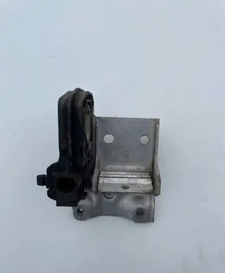 BMW 5 F10 F11 Radiator mount bracket 7186513