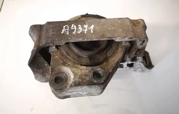 Mazda 3 I Engine mount bracket cc3139060