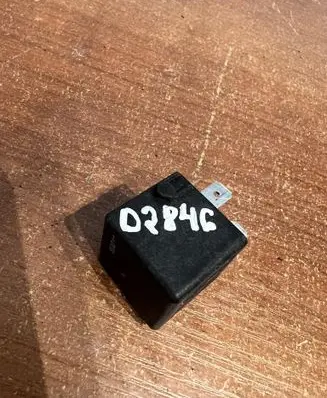Mercedes-Benz A W169 Other relay A0025421319 D2846