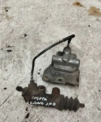 Toyota RAV 4 (XA20) Master brake cylinder