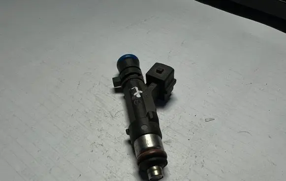 Dacia Sandero Fuel injector 8200227124 0280158034