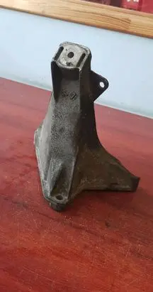 Volkswagen PASSAT B5 Engine mounting bracket 8D0199308