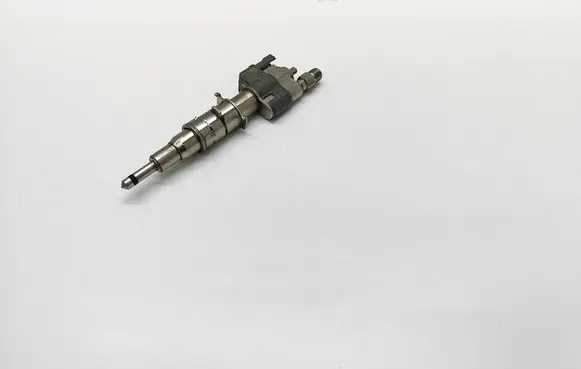 BMW 5 E60 E61 Fuel injector 7589048 758904811 13537589048