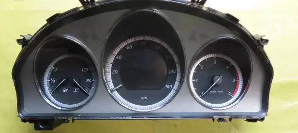 Mercedes-Benz C W204 Speedometer (instrument cluster) A2044400811