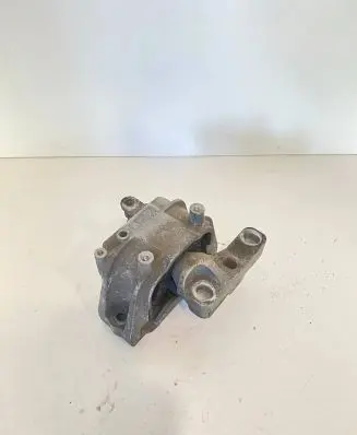 Volkswagen PASSAT B6 Engine mount bracket 1K0199202